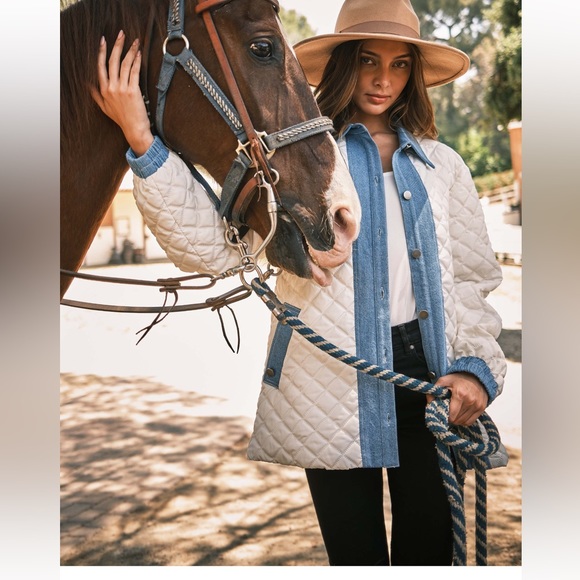 26 Fabulous Contrast Quilt Stitch Button Jacket - Picture 4 of 5